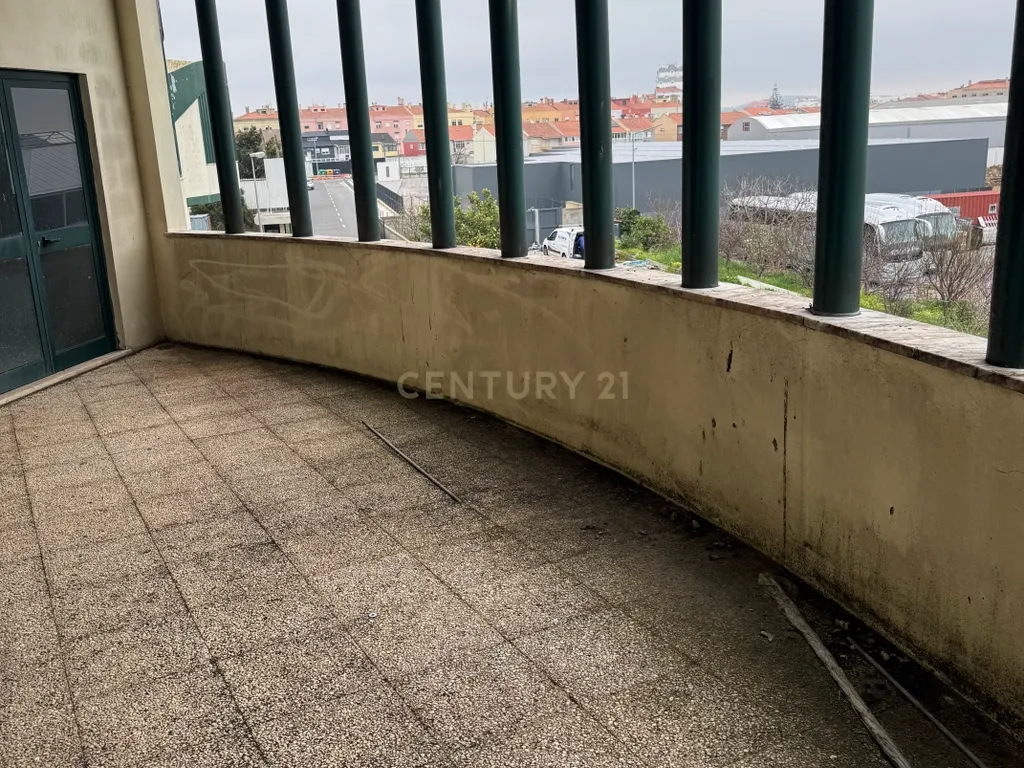 Armazém de 1.000 m² | 2 Pisos | Elevado Potencial de Rentabilidade - Image 23