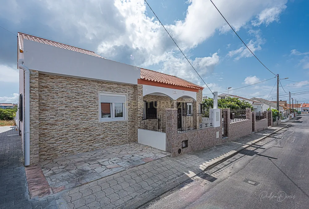 Alojamento Estudantil LÁ-SALETTE ( quarto Melro Azul 11m2 ) - Image 20