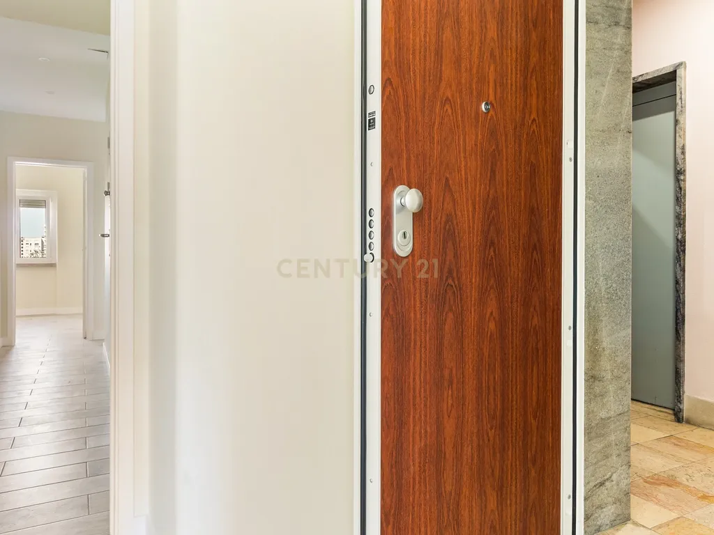 Apartamento T3 renovado na Avenida de Roma, Alvalade, Lisboa. Para Arrendar! - Image 26