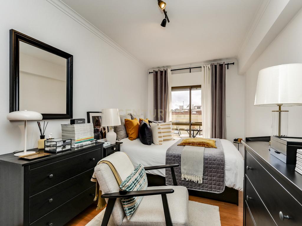 Apartamento T3 Renovado com Vista Panorâmica no Cacém, Sintra, Lisboa - Image 10