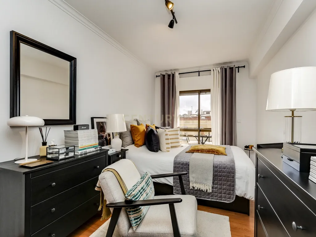 Apartamento T3 Renovado com Vista Panorâmica no Cacém, Sintra, Lisboa - Image 10