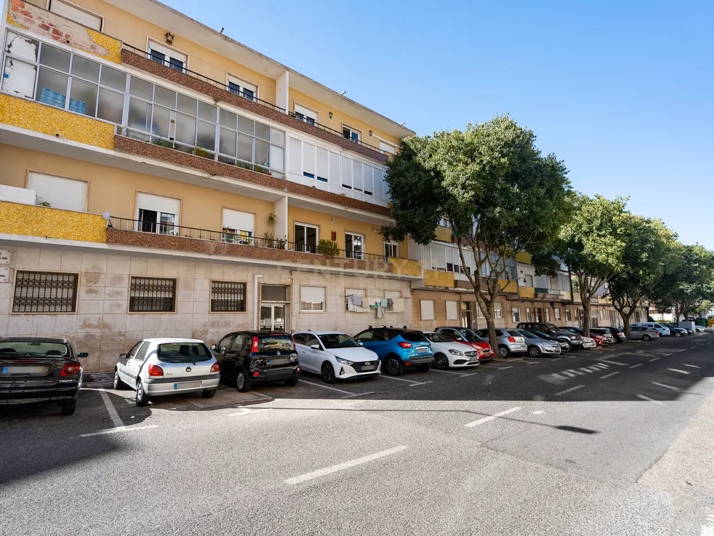T3 Remodelado | Praceta São Jorge da Mina| Damaia de Cima encostado à Urbanização do Neudel - Amadora - Image 31