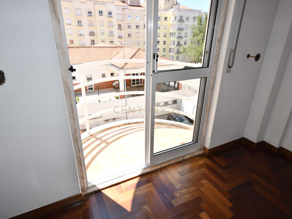  T2  Anta Cacém com  Garagem - Image 15