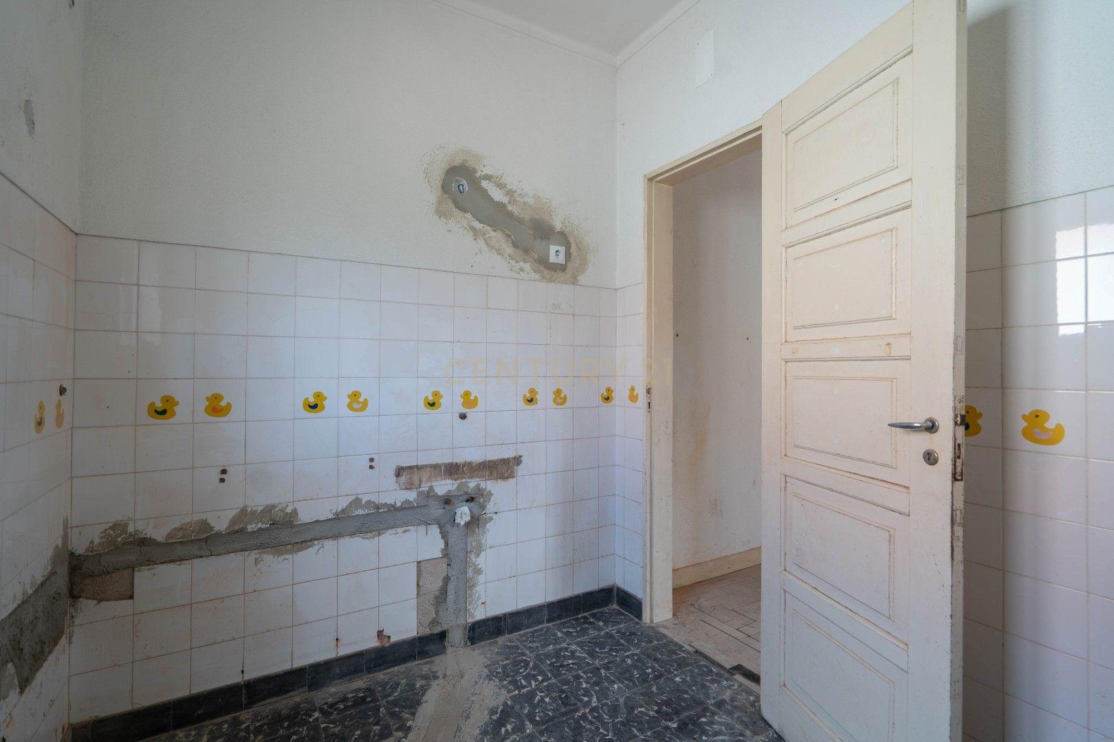 Fotografia 10 de Casa de Dois pisos com logradouro