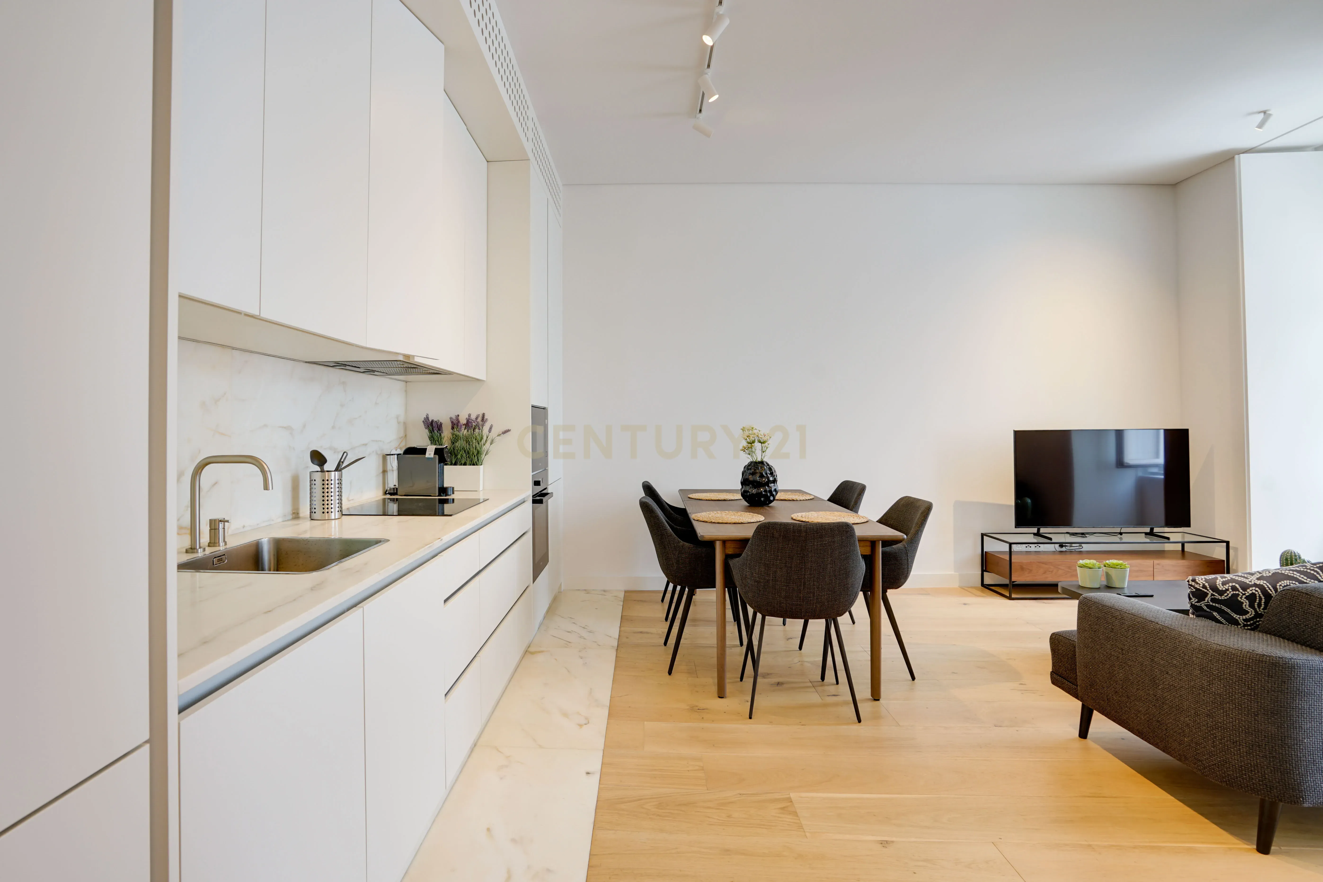 Luxuoso T1 em Lisboa com Vista e Acabamentos Modernos - Image 20