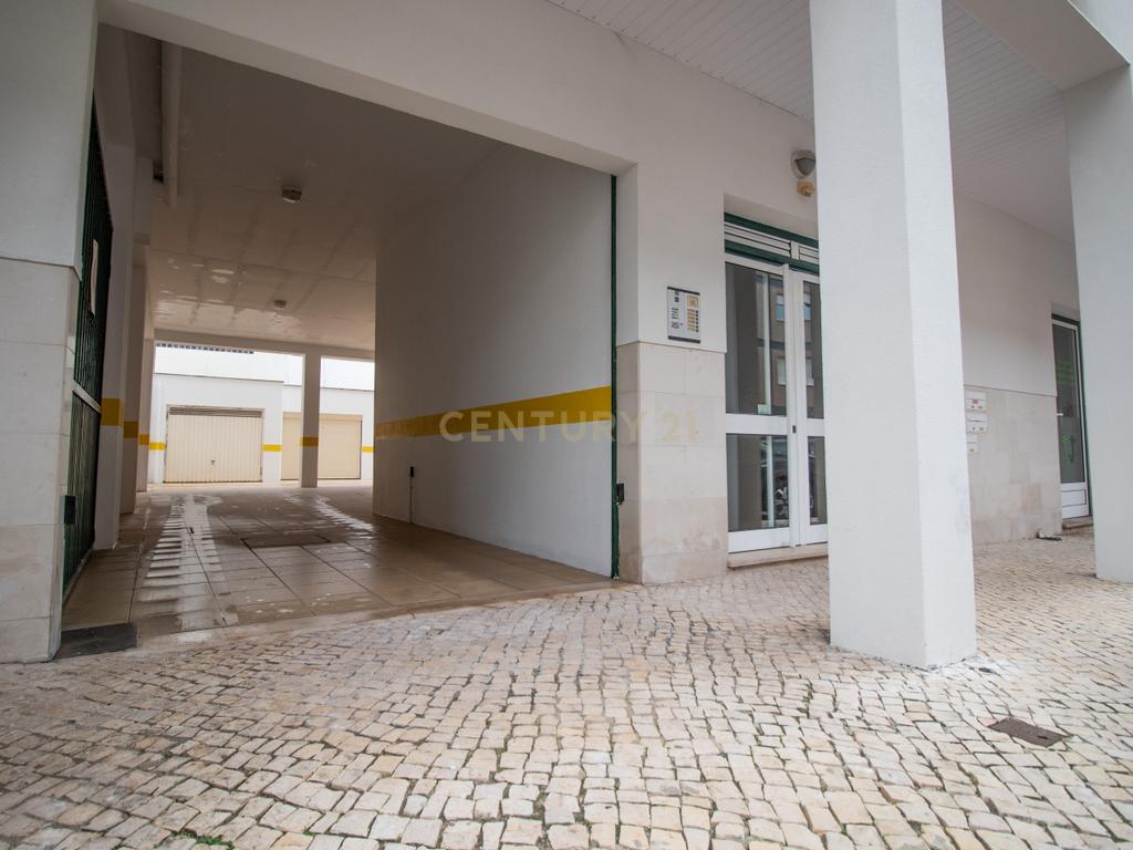 Espaço preparado para Clínica Dentária com garagem – Zona Histórica - Image 22