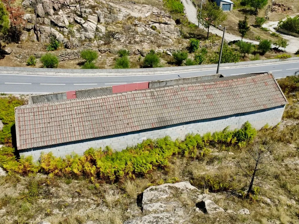Arrecadação com área exterior em Pinheiro, Aguiar da beira - Image 4