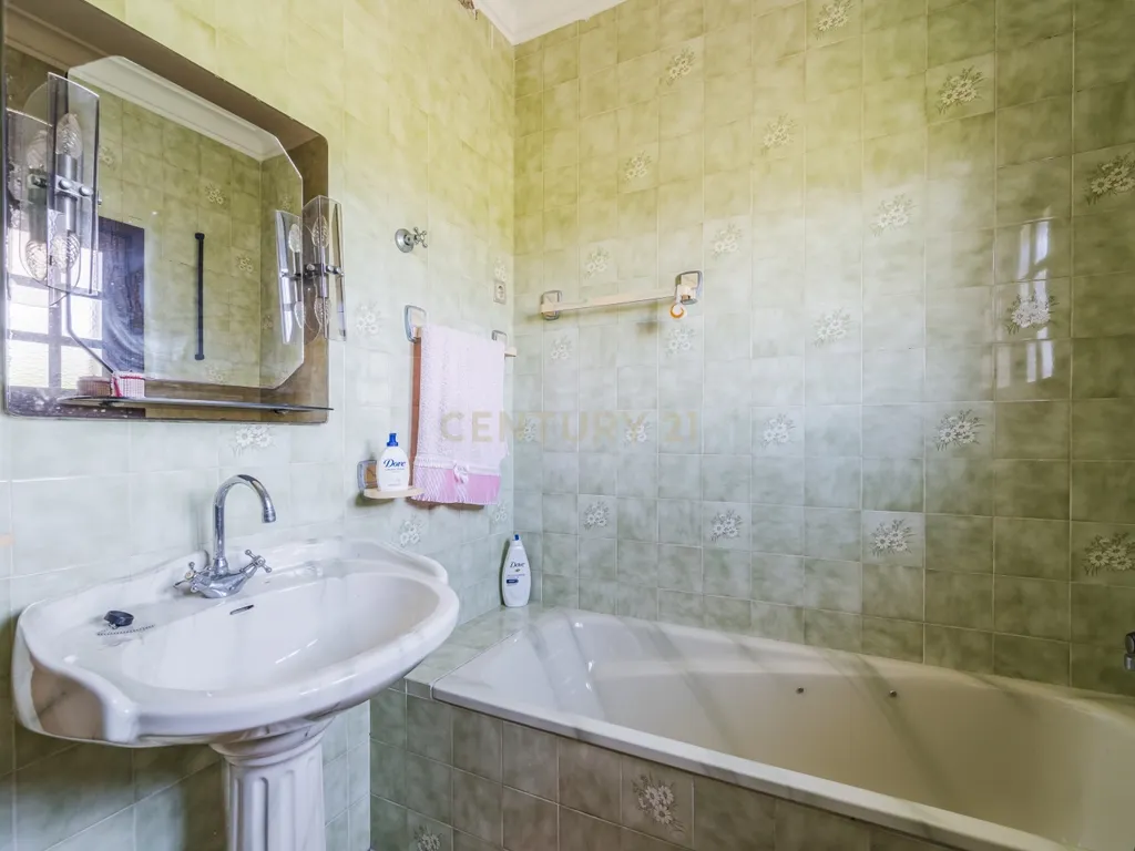 Descubra Esta Moradia T3 em Penafiel com Cave, Jardim e Acessos Excelentes - Image 20