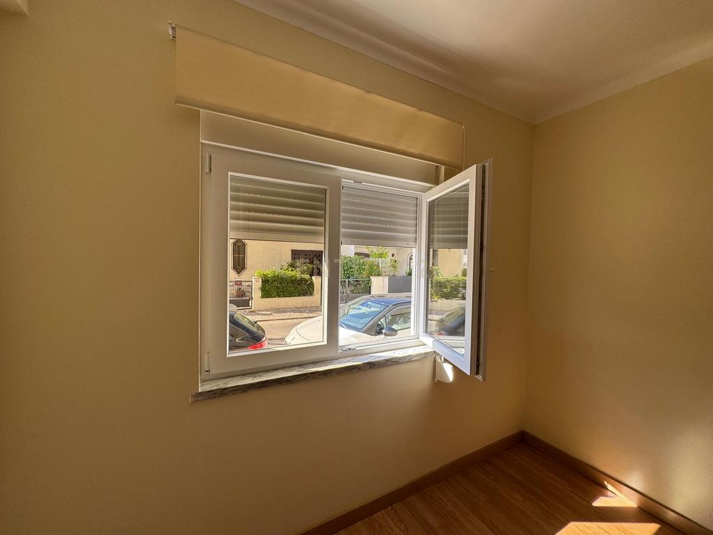 Apartamento T3 remodelado na zona do Parque Municipal - Image 14