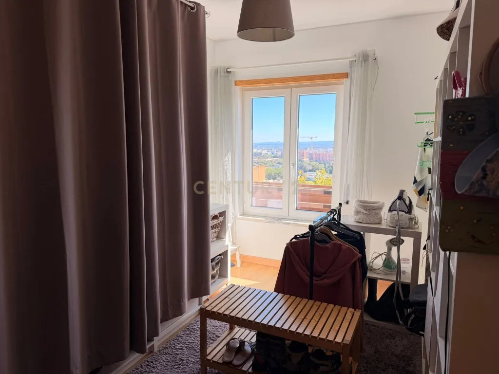 Apartamento T2 com Vista Fantástica sobre o Rio Tejo, Estacionamento e Arrecadação – Caparica, Almada - Image 16