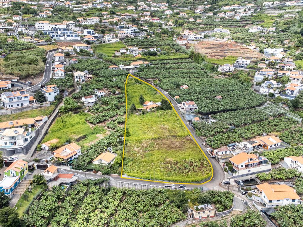 Terreno com 6.896m² e Moradia com Vista Mar - Image 18