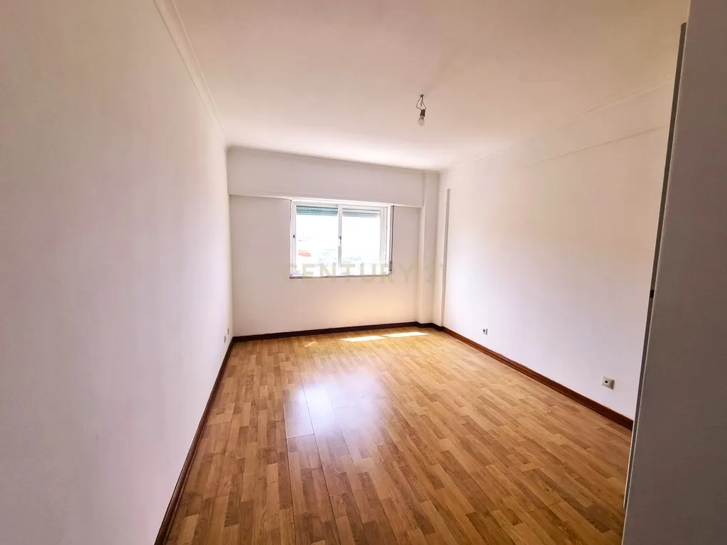 Apartamento T2 com Vista Panorâmica e garagem - Image 13