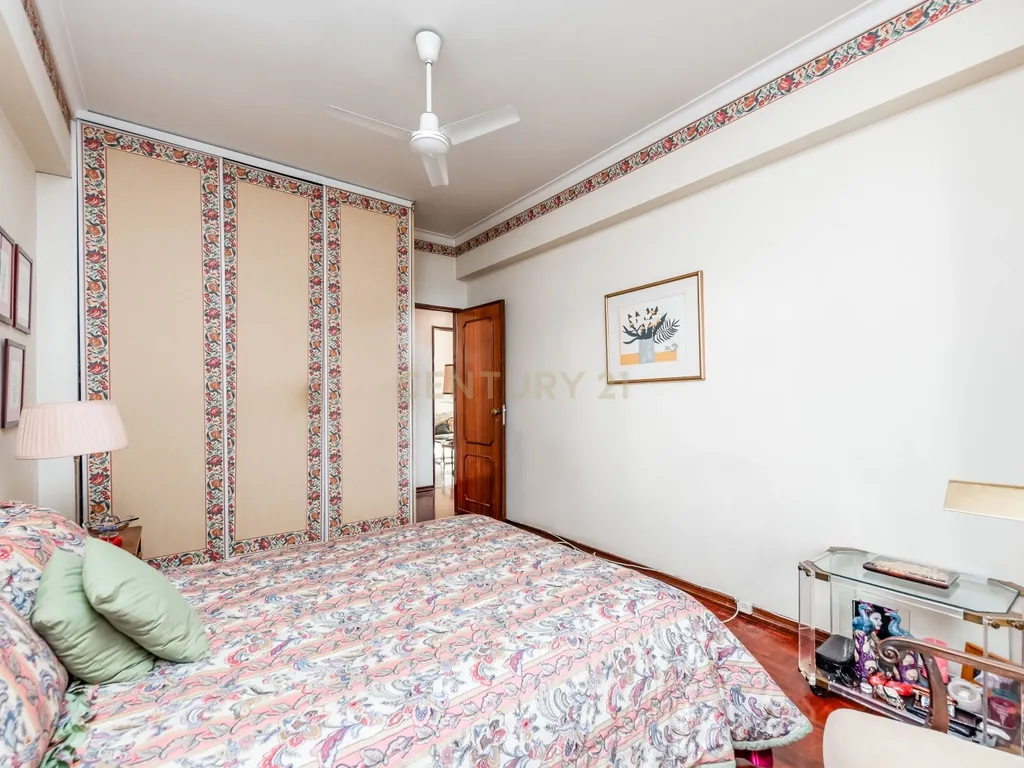 Espetacular Apartamento T5 com Terraço e Garagem, em São Domingos de Benfica, Lisboa - Image 12