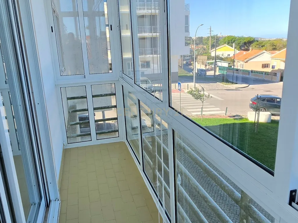 Excelente apartamento T2 com parqueamento - Image 23