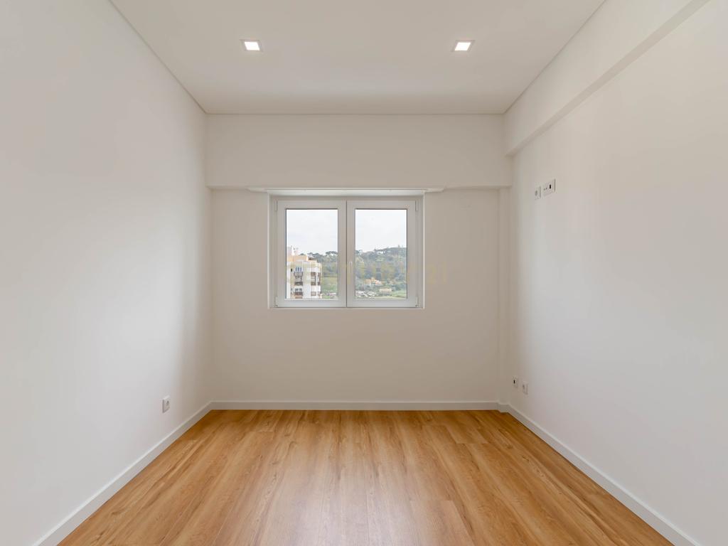 Apartamento T1 Renovado na Costa da Caparica – Conforto, Estilo e Excelente Localização - Image 4