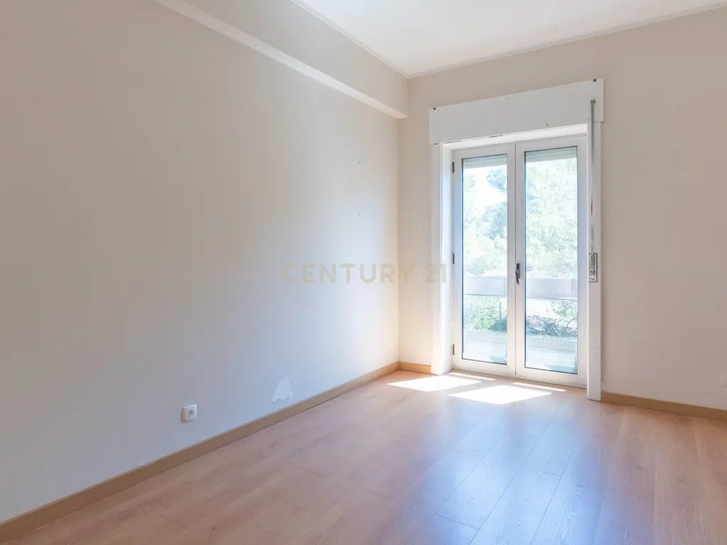 Apartamento T3 com Vista Mar em Oeiras - Image 40