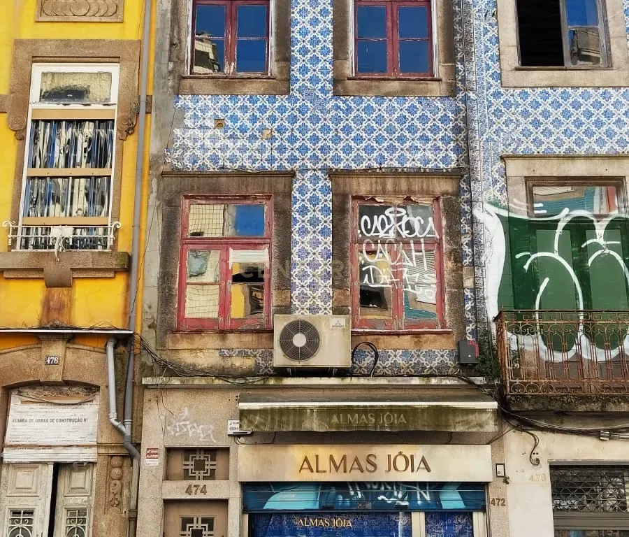 Edifício para Recuperação no Coração do Porto - Image 4