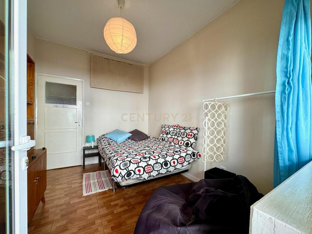 Fantástico Apartamento T2 com Varandas no Centro do Porto - Image 26