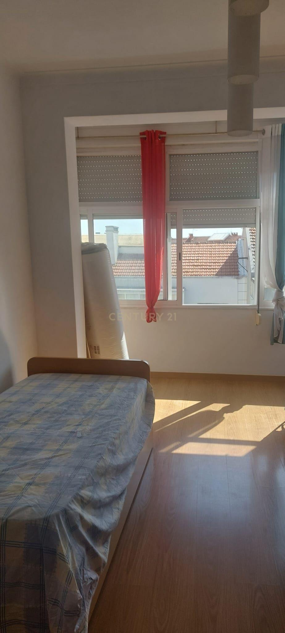 Fotografia 5 de Apartamento T3 em Amora, Seixal - Oportunidade Única!