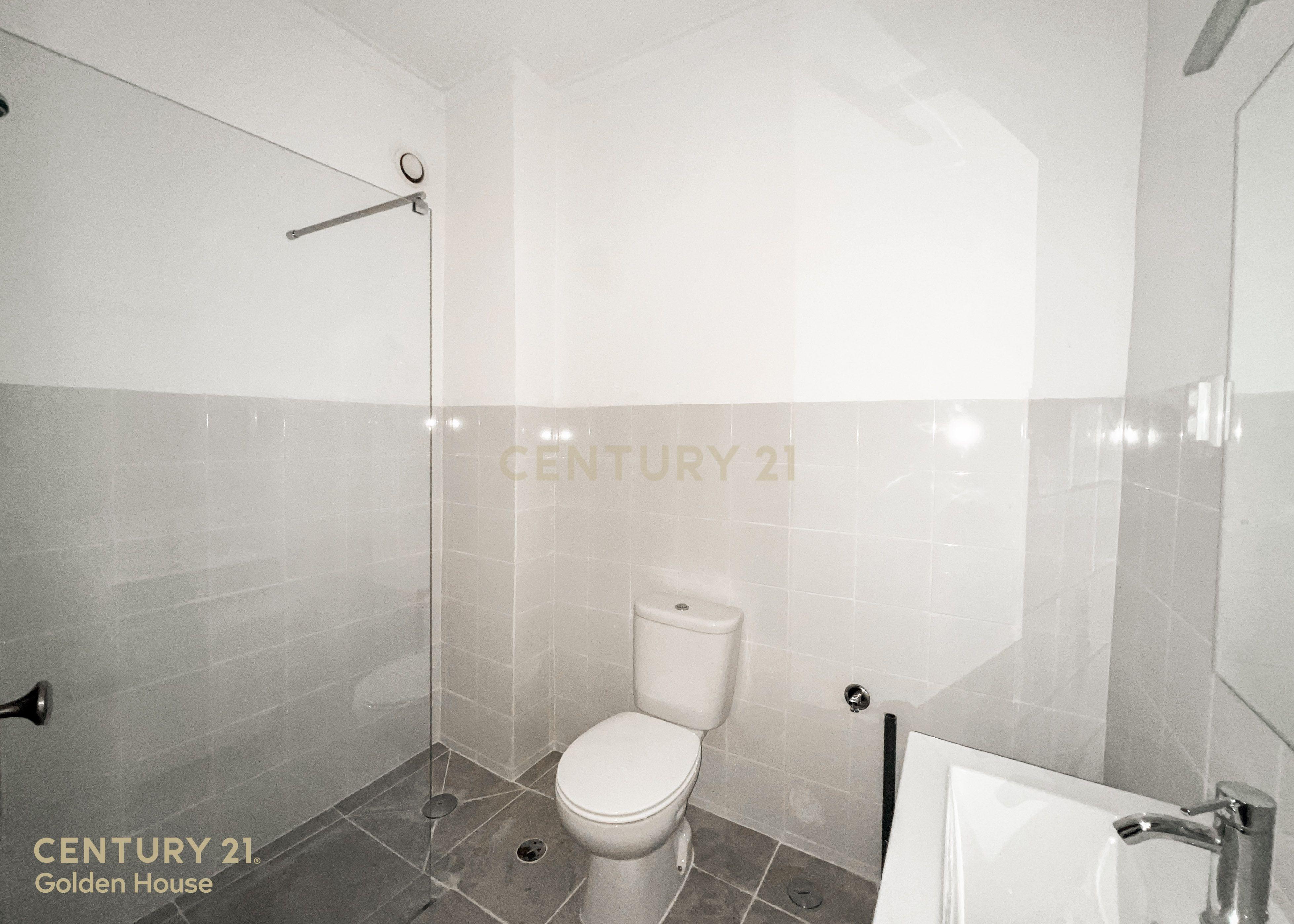 Apartamento Renovado T1 com Vista Panorâmica em Lisboa - Image 9