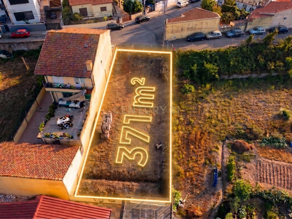Terreno urbano com 371m2 em Guifões, Matosinhos - Image 1