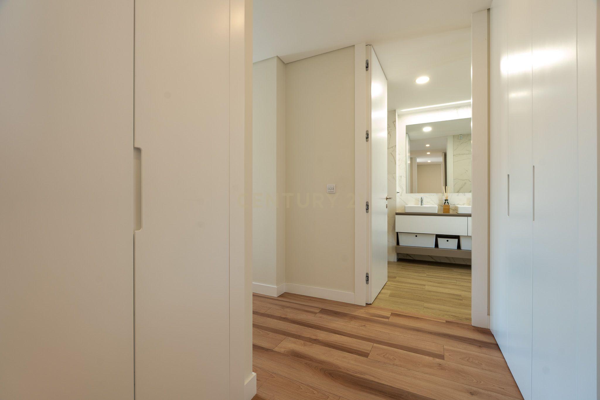 Apartamento T3+1 duplex, com terraço e estacionamento, no centro da cidade de Torres Vedras - Image 29