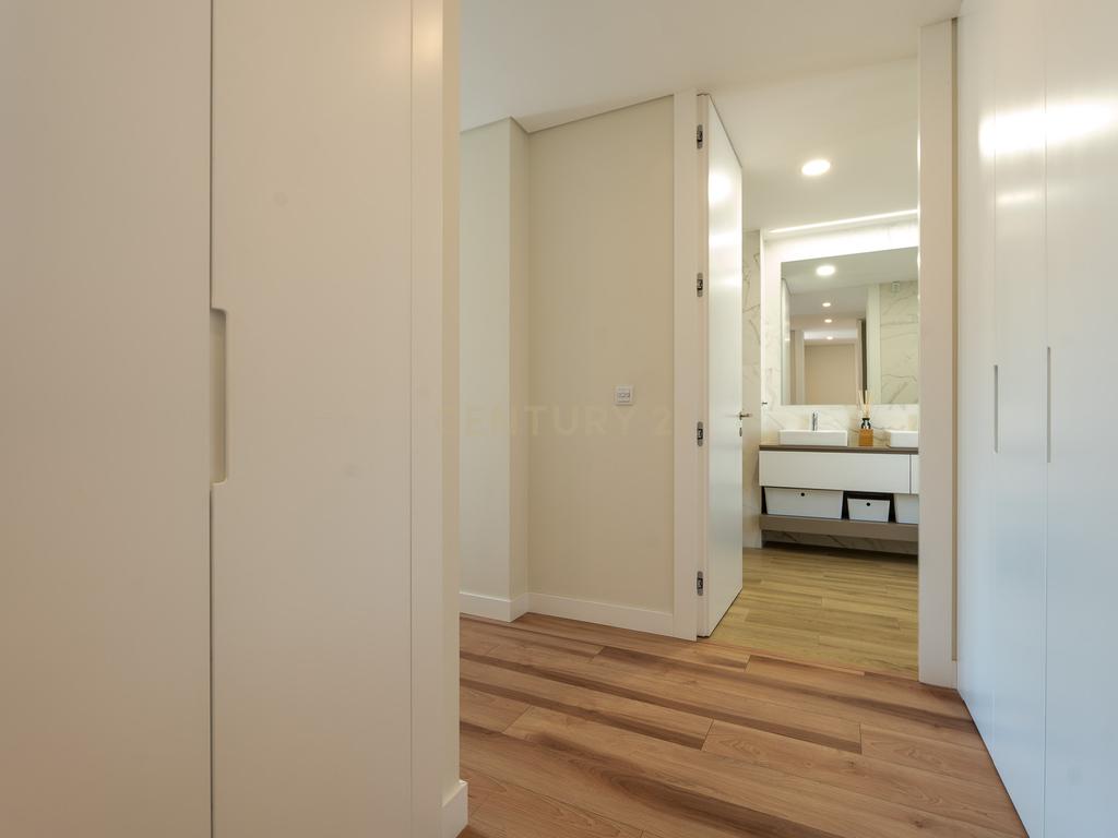 Apartamento T3+1 duplex, com terraço e estacionamento, no centro da cidade de Torres Vedras - Image 29