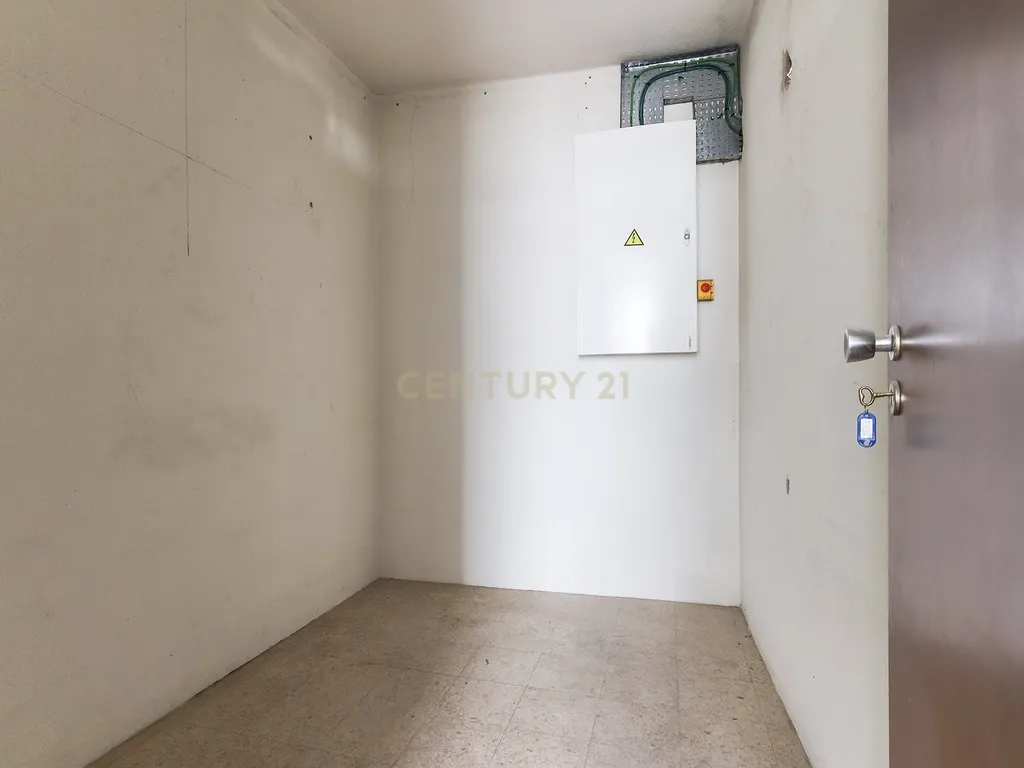 Serviços ou Habitação na Estefânia - Image 19