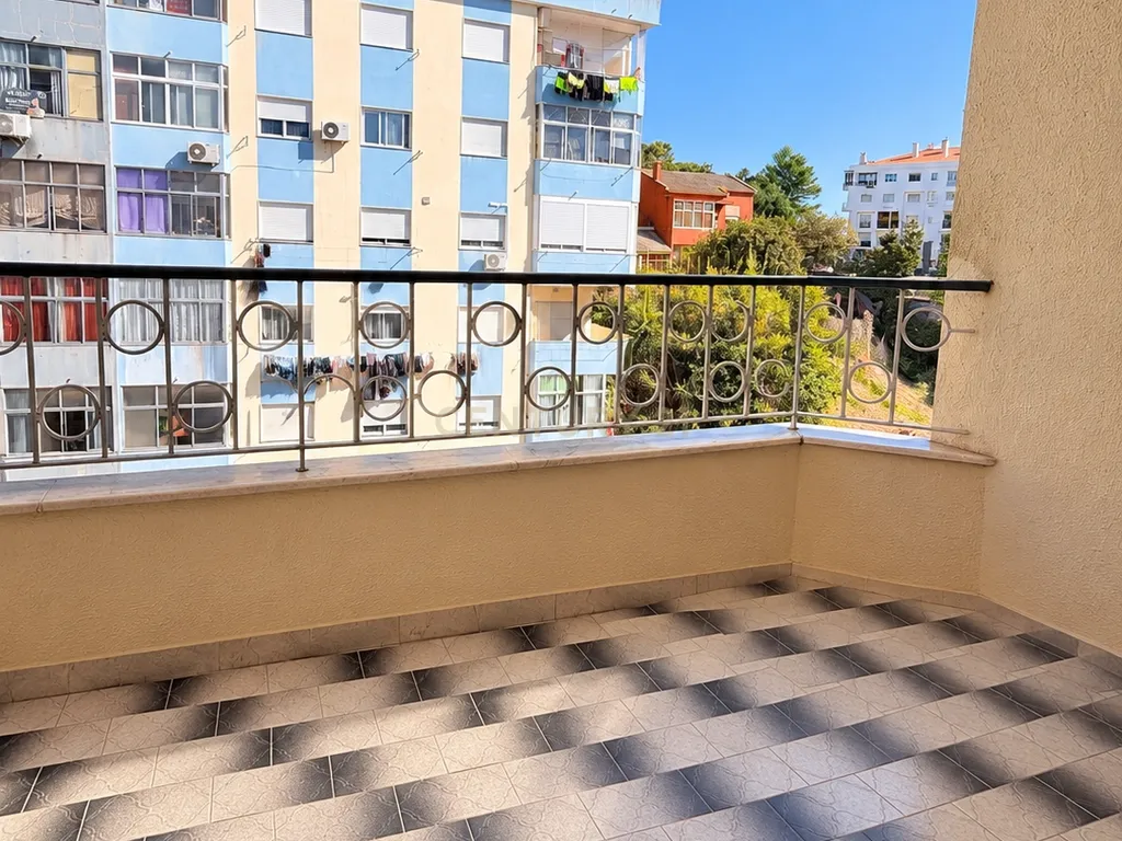 Apartamento T3 na Cruz de Pau - Image 2