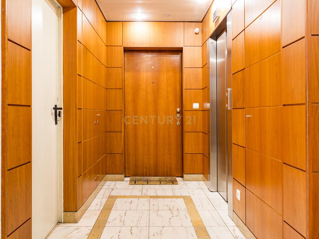 Apartamento T1 com segurança privada, piscina, garagem e arrecadação no condomínio Villa Restelo, Belém. Para Arrendar! - Image 15
