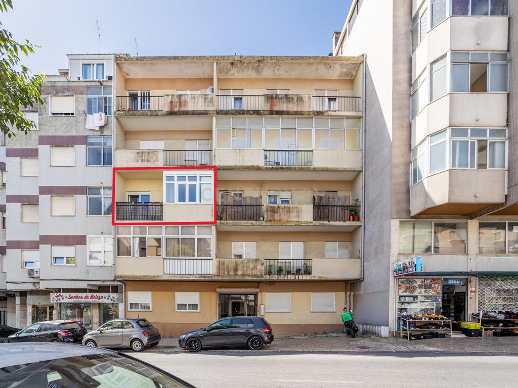 Apartamento T3 totalmente renovado, Laranjeiro. - Image 22