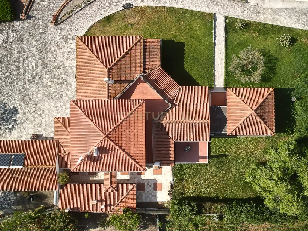 Moradia de sonho com Piscina, 7 Divisões e com Terreno 8461 m2 – Excelente Localização, a 40 minutos de Lisboa ! - Image 9