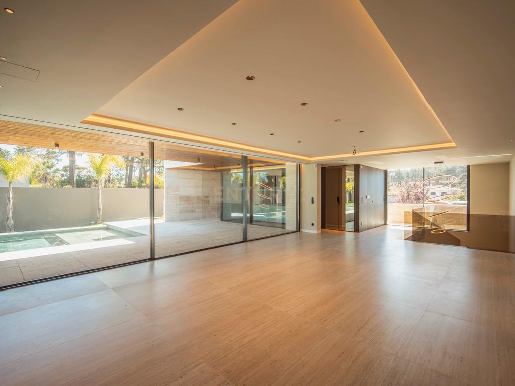 Moradia T4 na Verdizela — Design, Luz e Piscina num Terreno de 1.032 m² - Image 11