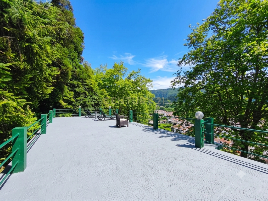 Moradia T2 com Vista Panorâmica sobre as Furnas | Excelente Oportunidade de Investimento - Image 4