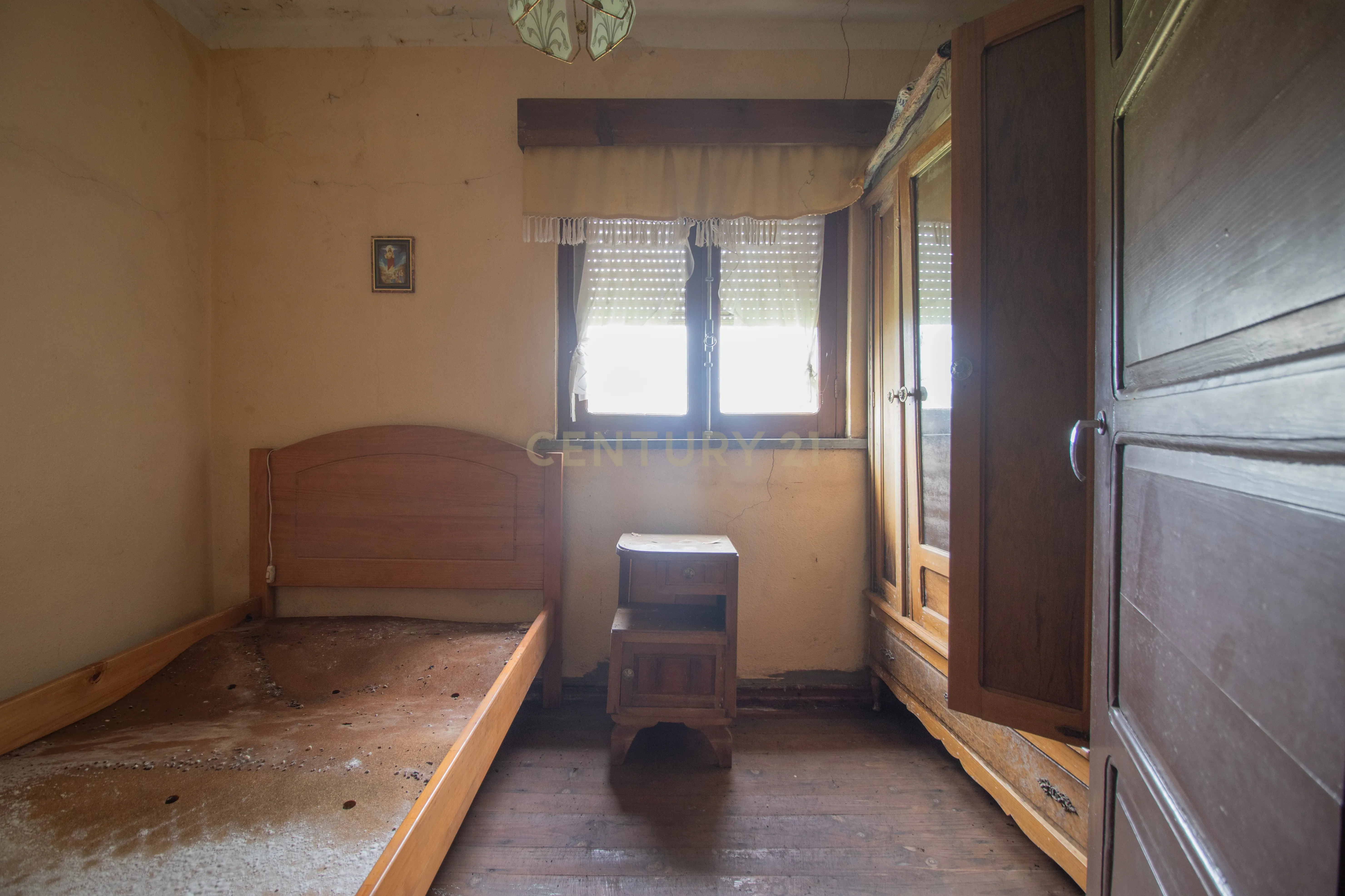 Fotografia 8 de Moradia T4 com Garagem e Quintal em Chão de Couce – Oportunidade com Potencial em Ansião