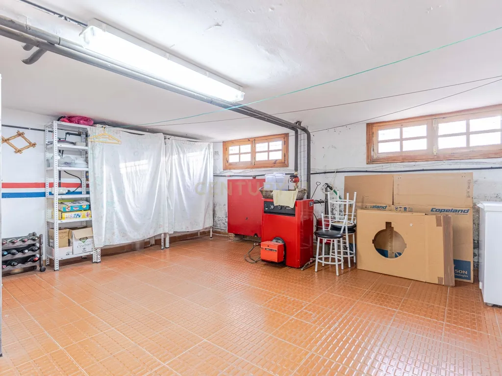 Moradia isolada em Otura com um terreno de 1.250 m², piscina, jardim e espaços para viver em paz - Image 52