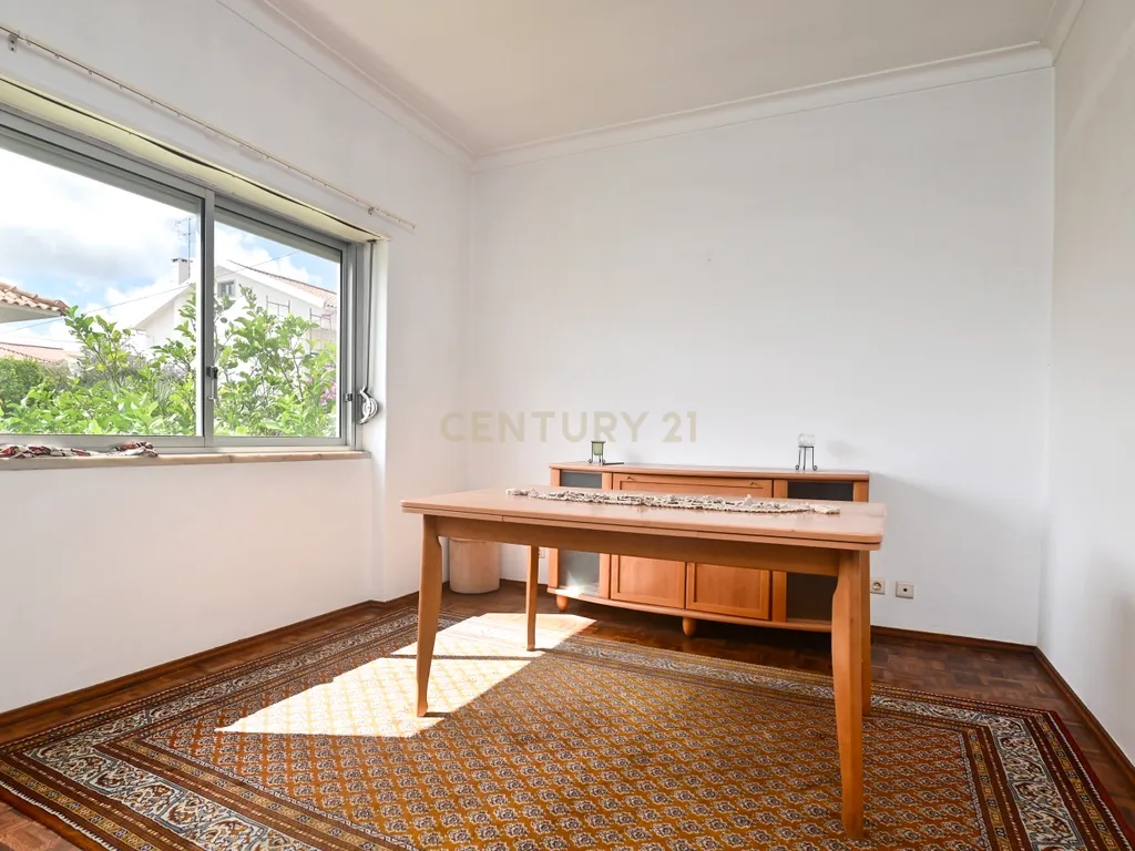 Moradia de gaveto com jardim, sotão e anexo - Porto Salvo (Oeiras) - Image 40
