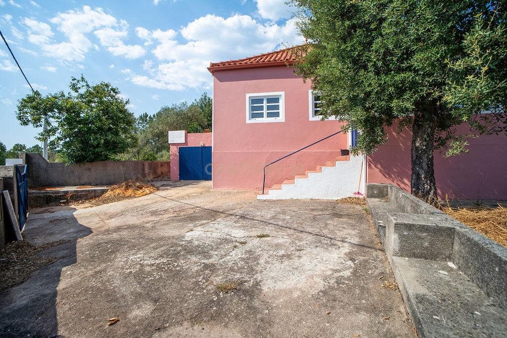Moradia T3  Remodelada em Vila de Rei – Viva com Qualidade no Coração de Portugal! - Image 33