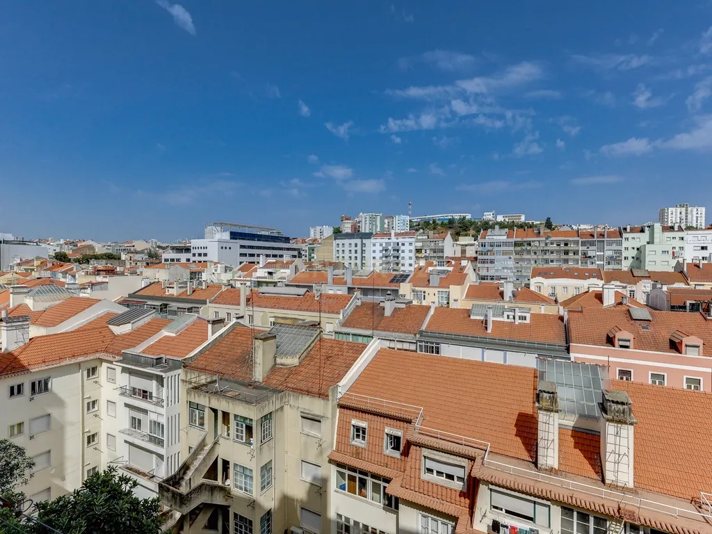 Apartamento T2 luminoso e totalmente remodelado - Rua Passos Manuel - Image 13