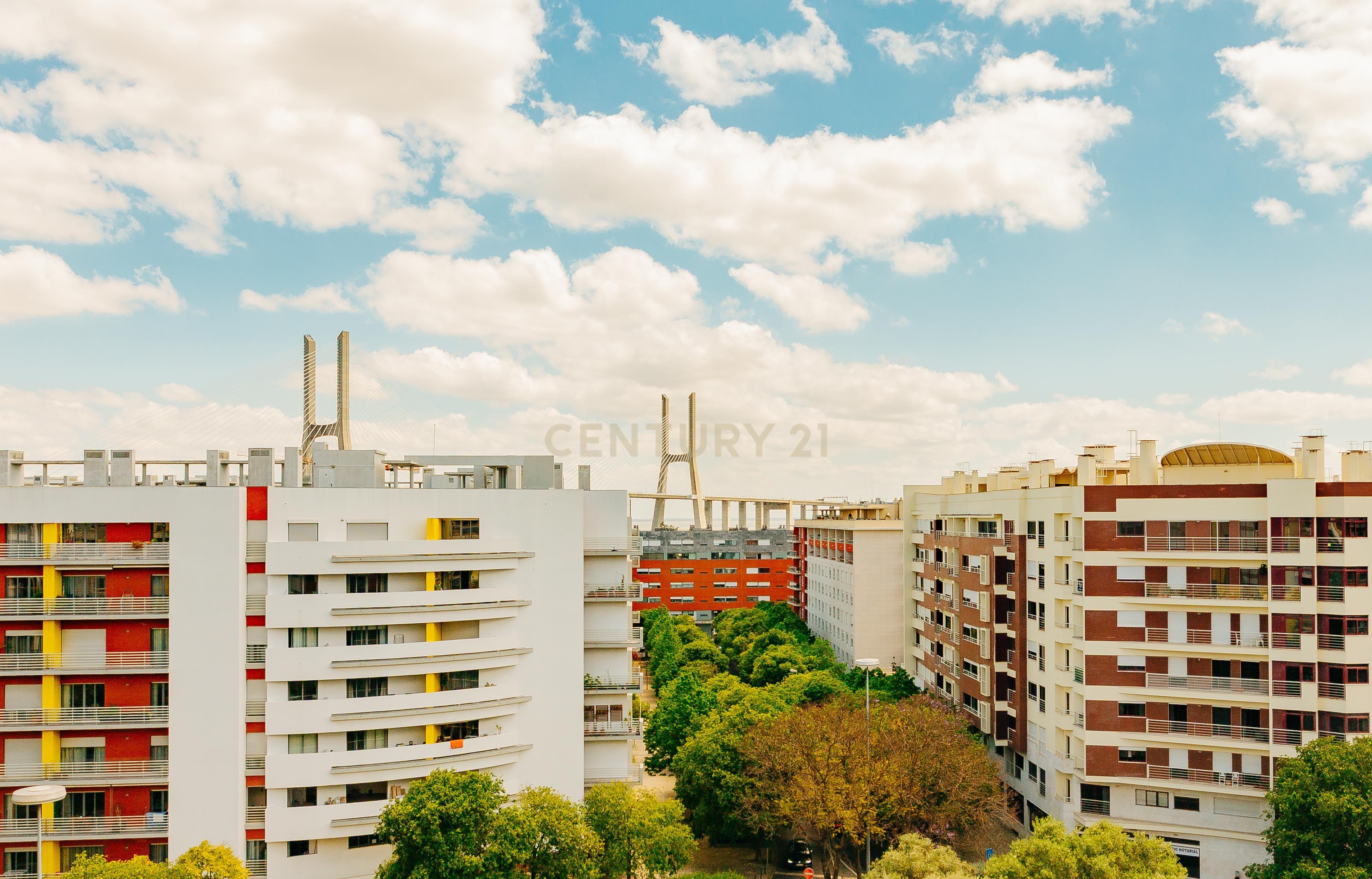 Apartamento T3 totalmente remodelado com Vista Panorâmica no Parque das Nações - Image 16