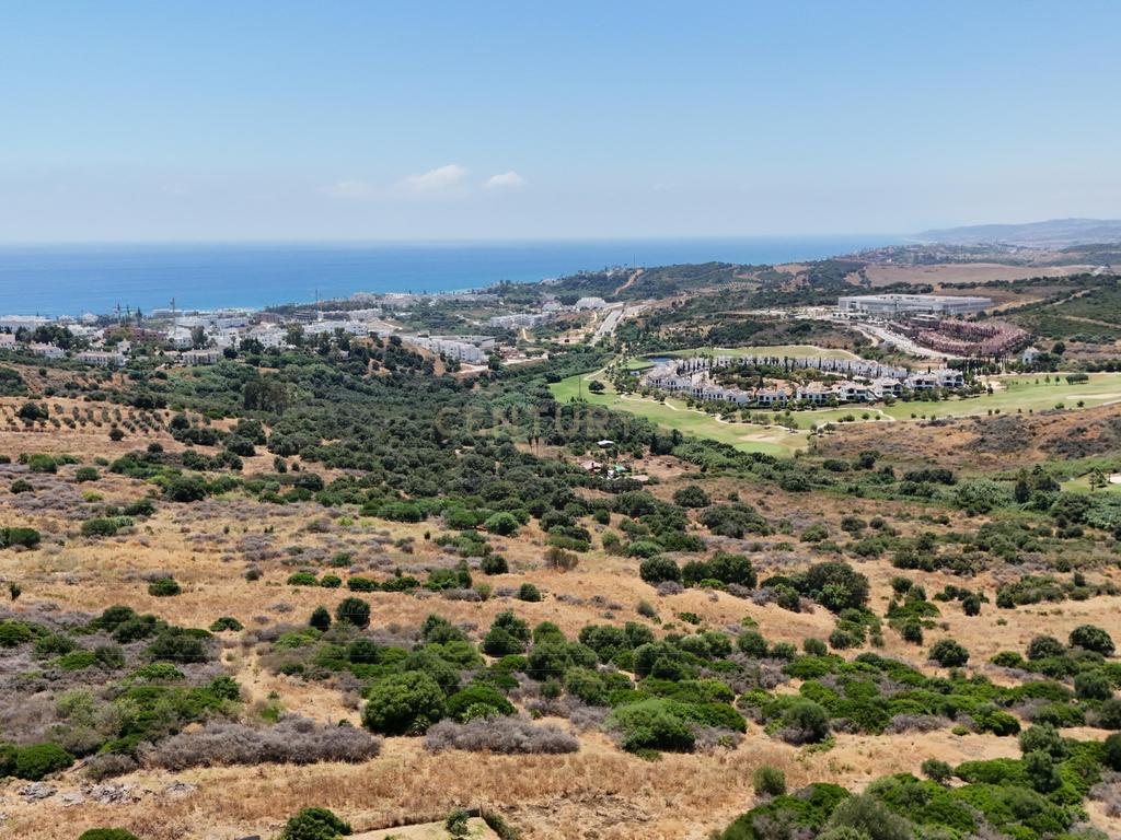 Terreno Exclusivo no Ponto Mais Alto de Los Almendros, Benahavís – 7000 m² com Vista Panorâmica para o Mar e o Golfe - Image 3