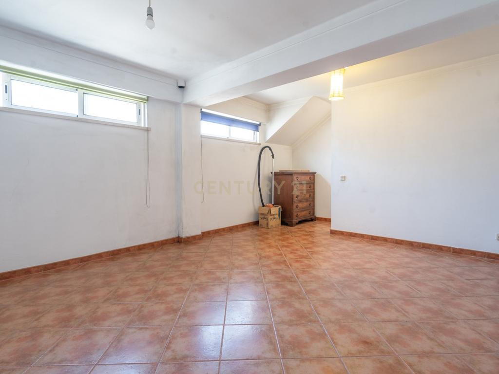 Apartamento T2+1 - C/ terraço - Image 13