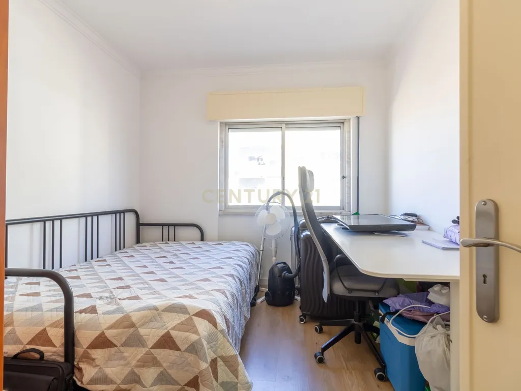 T2 com Excelente Localização em Agualva-Cacém | Ideal para Habitação Própria ou Investimento - Image 9