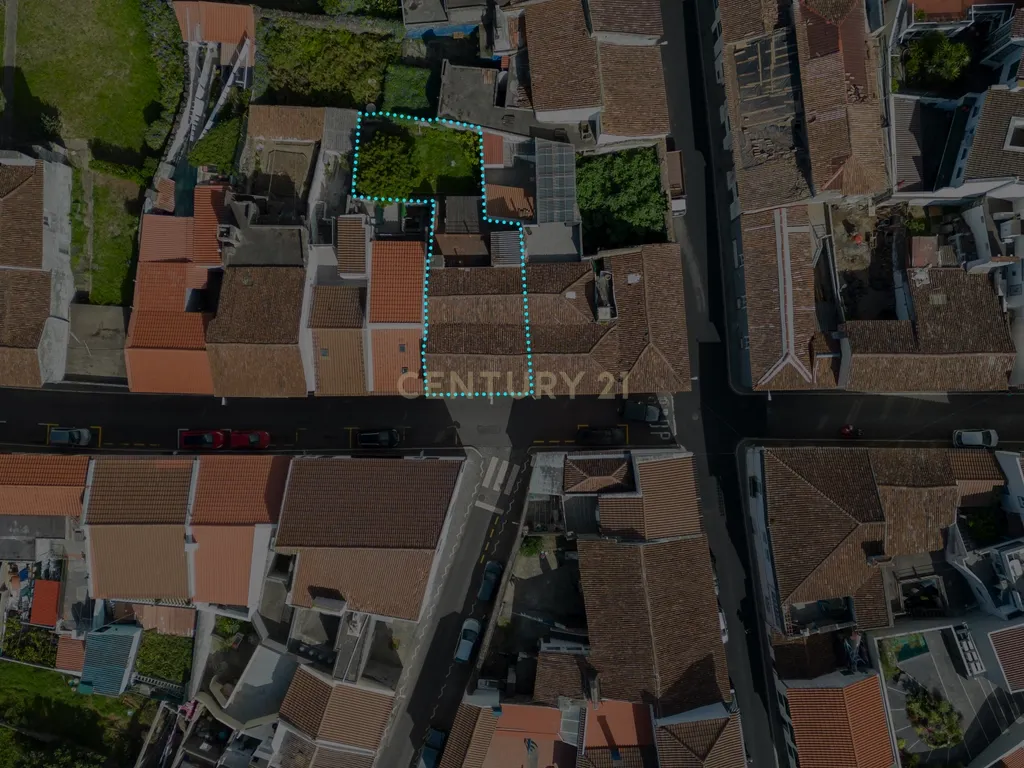 Moradia T2 com Quintal no Centro da Ribeira Grande - Image 25