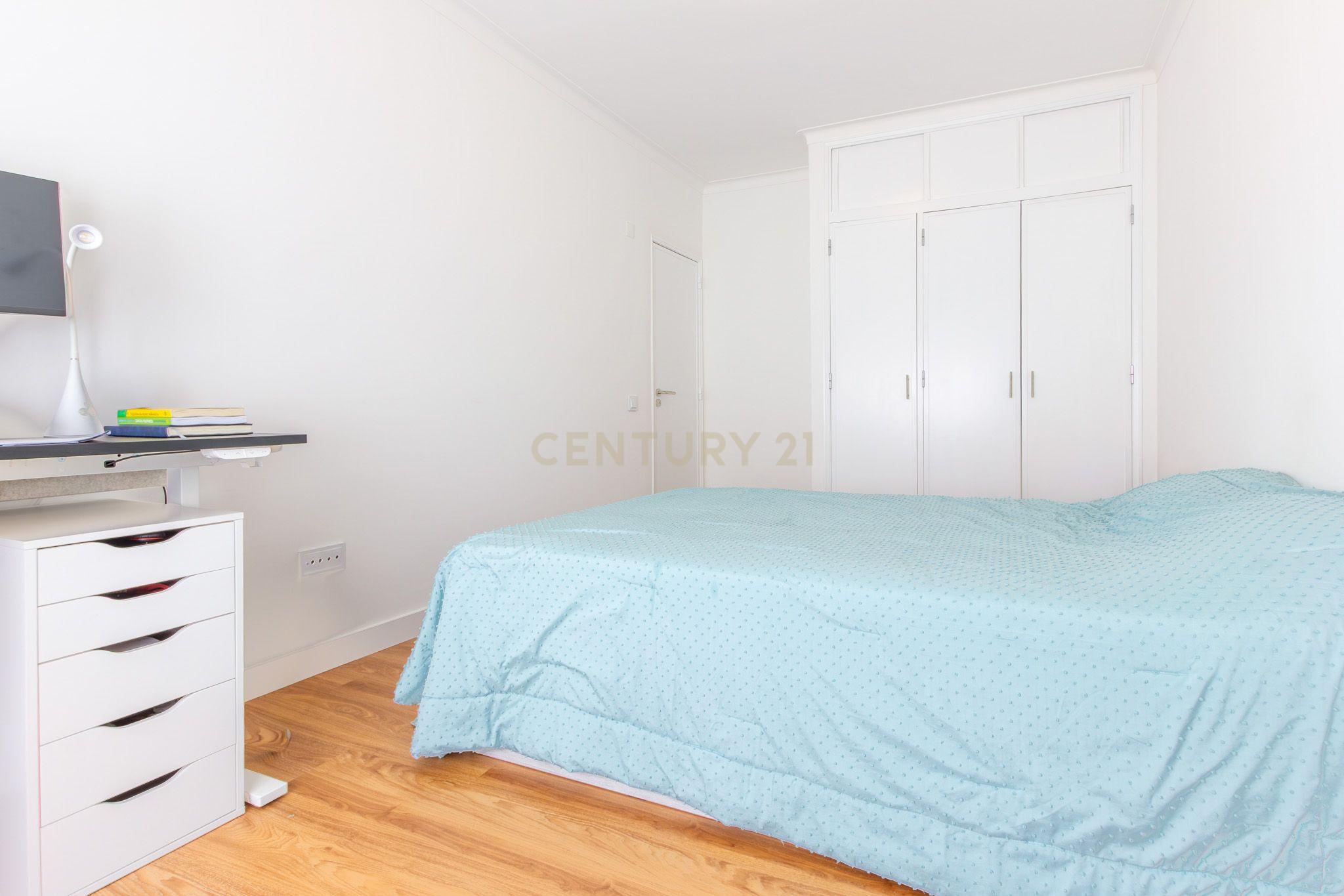 Fotografia 5 de Apartamento originalmente T3, convertido em T2 (mas facilmente reversível em T3), localizado em Corroios, próximo de transportes, escolas e todo o tipo de serviços.