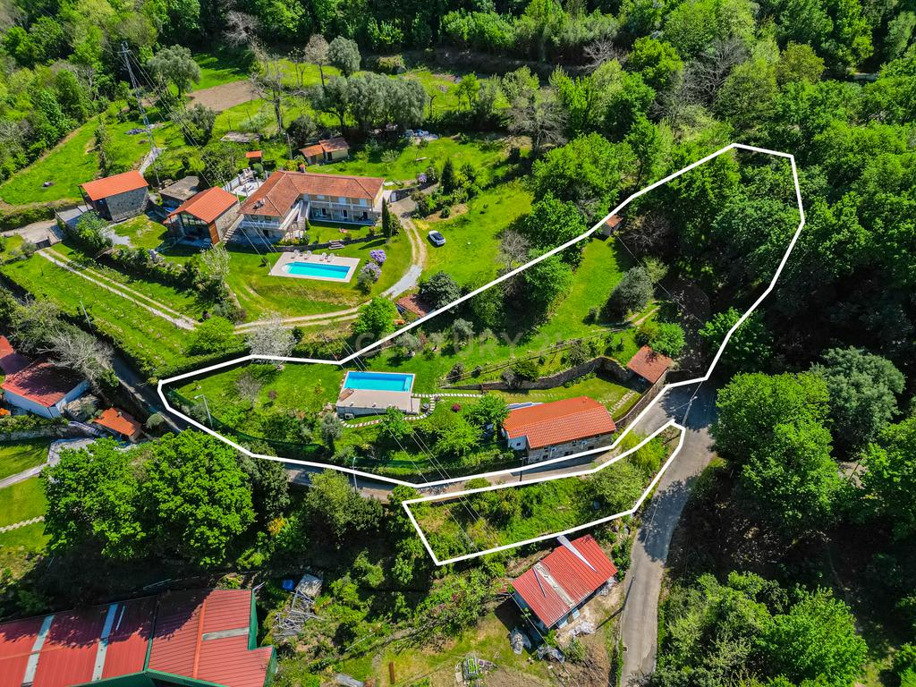 Um Refúgio no Gerês com 2 casas junto ao Rio  - Image 19