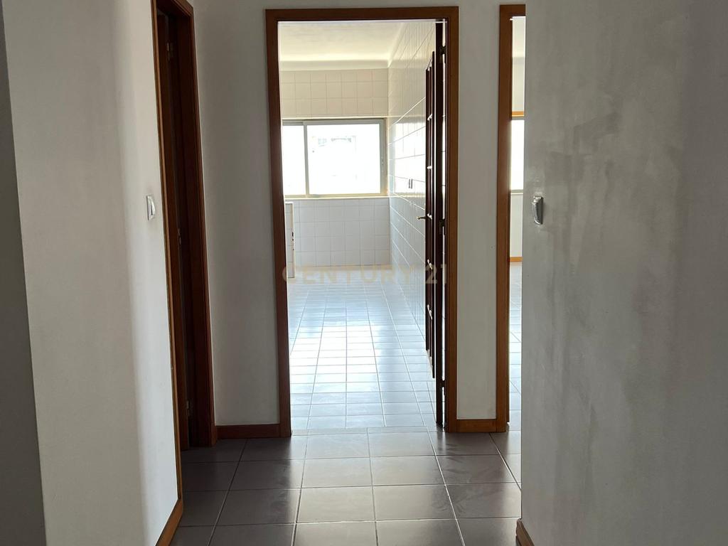 Apartamento T3 com elevador garagem dupla em São Vitor | ZTRE-01770 - Image 4