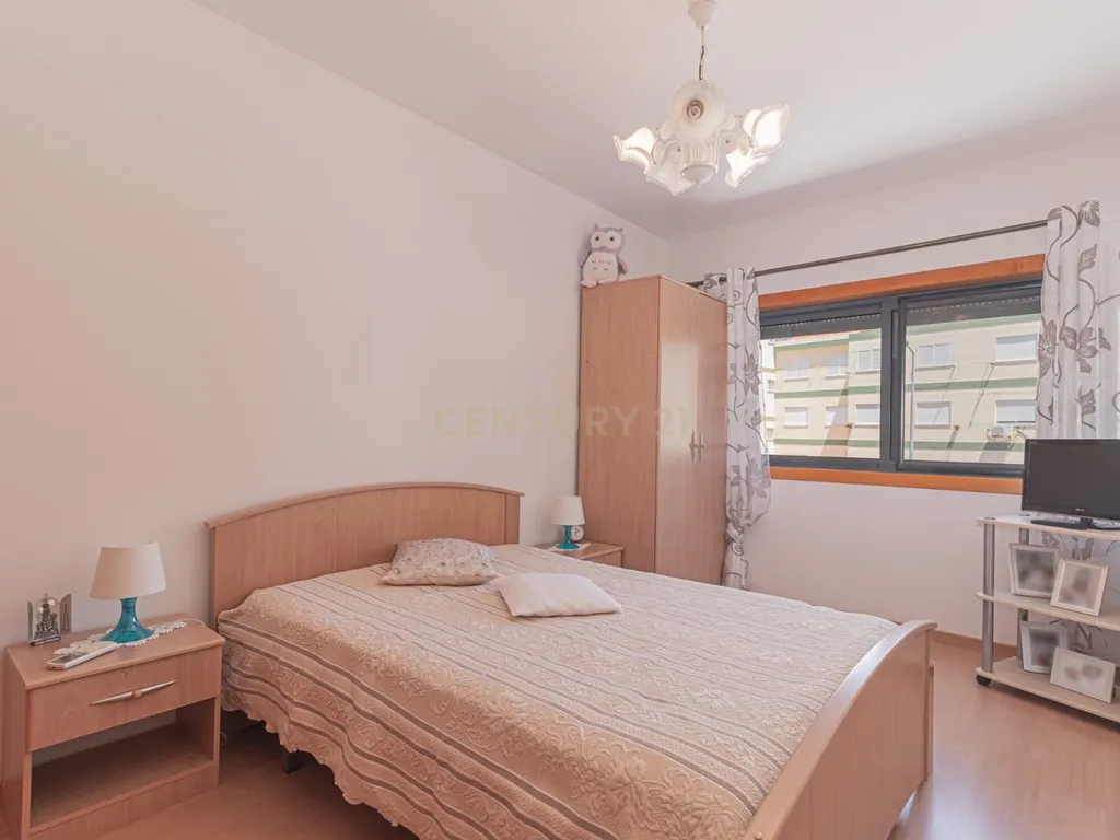 Espaçoso apartamento T3 no Casal Do Marco com Terraço - Image 31
