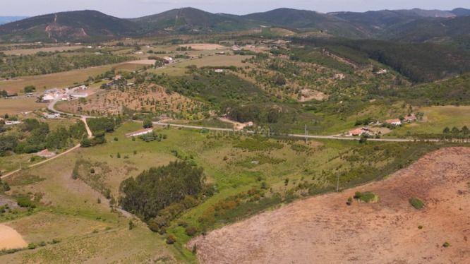Fotografia 3 de Monte com 6 Hectares e Projeto de Ampliação em São Teotónio