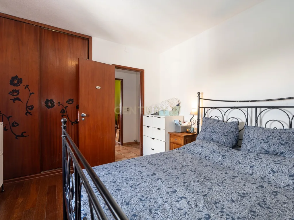 Apartamento T2 em Santo António dos Cavaleiros_Muito bem localizado - Image 16